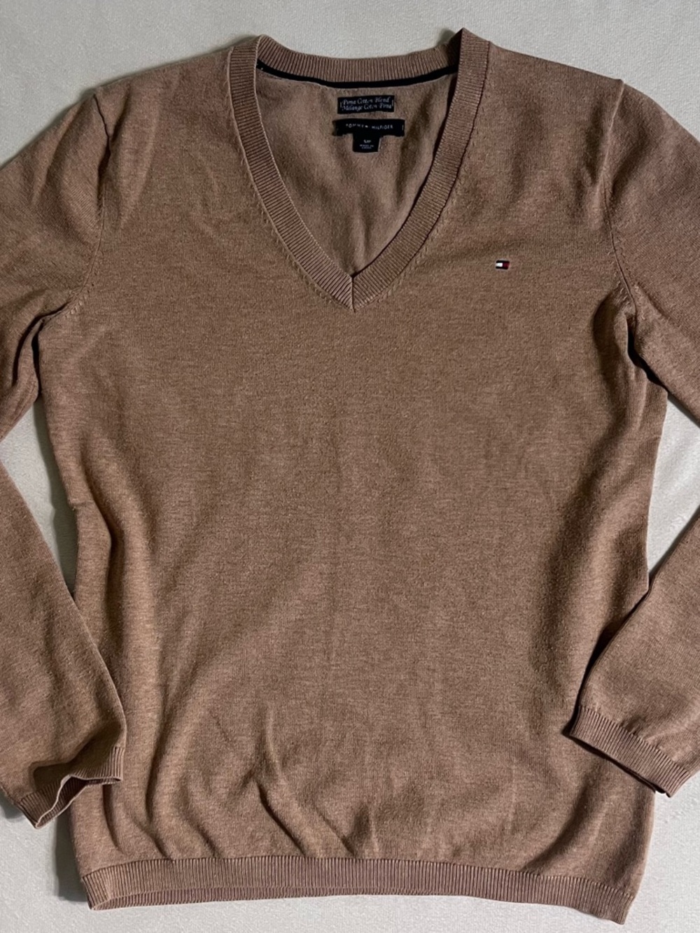 Tommy Hilfiger sweater soft V Neck Size S Beige Tan business casual NWOT Light
